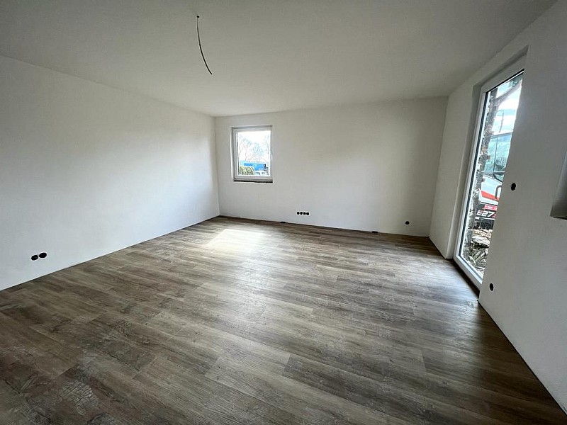 Innenraum nach dem Verlegen des Bodenbelags